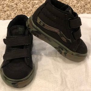 Black/ camo van high tops